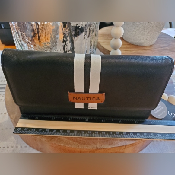Nautica NWT Women’s RFID Trifold Wallet Black + White + Tan - Picture 3 of 10